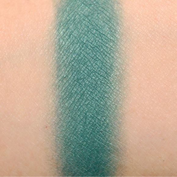 MAC Green Room Satin Eyeshadow - Picture 6 of 7